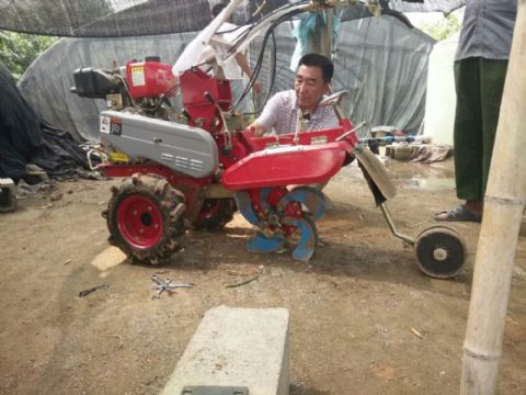 點擊查看詳細信息<br>標題：開溝機 閱讀次數：2135